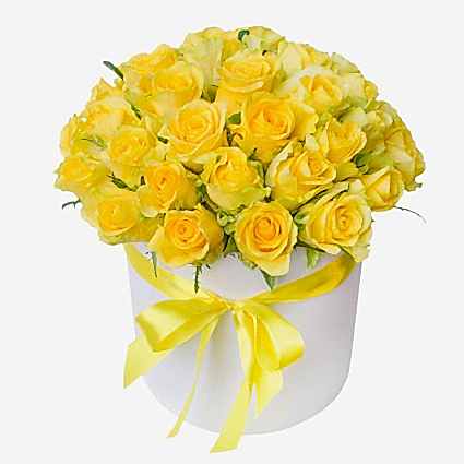 Arrangement Yellow Roses in a Box - Product image
