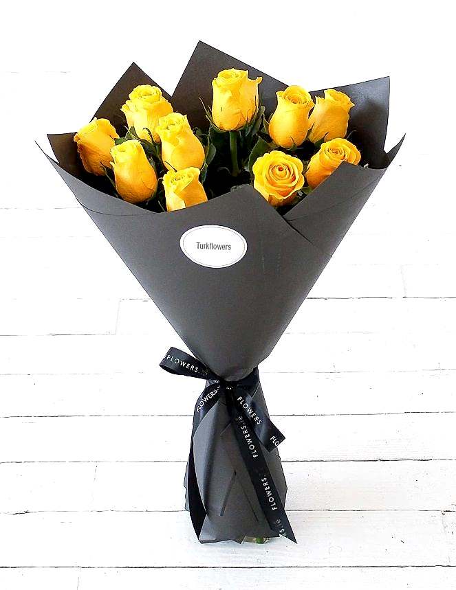 Yellow Roses Bouquet in Black Wrap - Product image