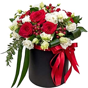 Red & White Roses in Box - Flower delivery in Azərbaycan